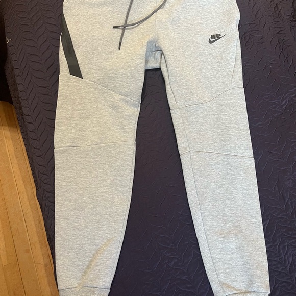 Nike tech size small - Picture 2 of 3